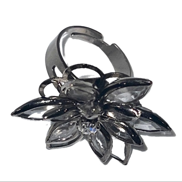 Funky Rare Gray & Black Open Flower Ring - Picture 5 of 7